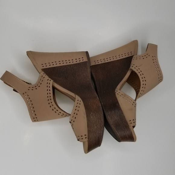 Maurices comfy cute wedges Like new size 6 shoes woman's sandals heels - Picture 2 of 4